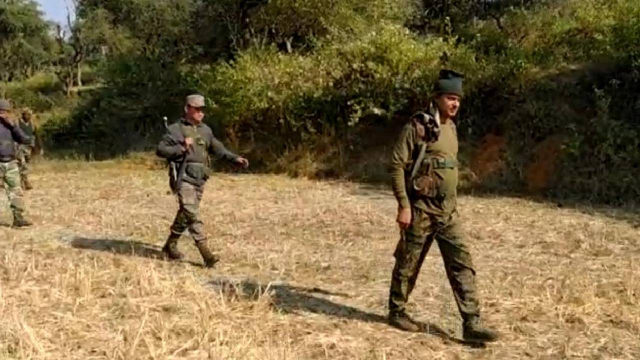 UPDATE NEWS  :   पेशरार में नक्सली और पुलिस के बीच मुठभेड़, रविंद्र गंझू के दस्ते को सुरक्षा बल के जवानों ने चारों ओर से घेरा