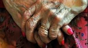 BREAKING : देवघर में वृद्ध महिला की चाकू मारकर हत्या, इलाके में दहशत का माहौल