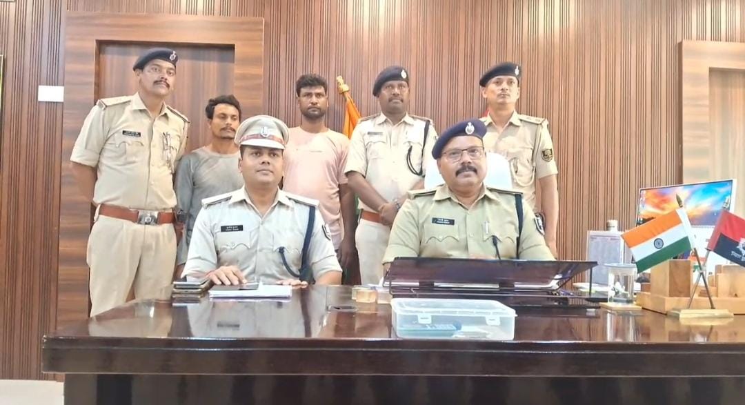 ड्राई स्टेट में कब थमेगी तस्करी! बंगाल से बिहार ले जा रही शराब की बड़ी खेप बरामद, दो अन्तर्राज्यीय तस्कर भी गिरफ्तार