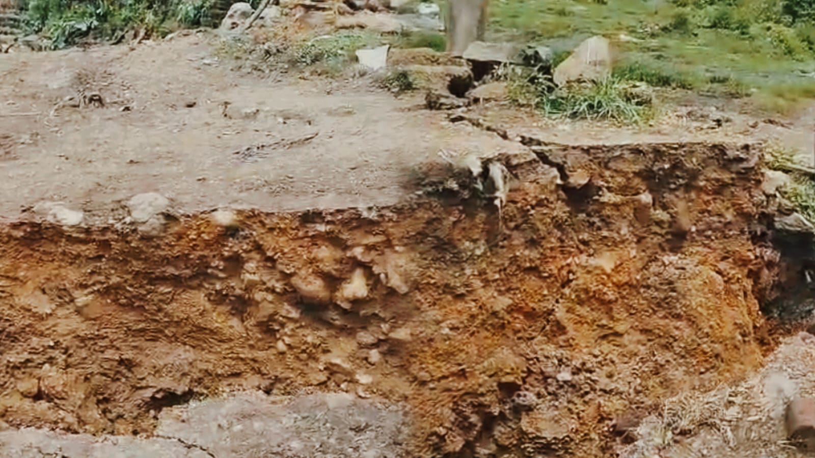 धनबाद की धरती फिर निगल गई दर्जनों घर के साथ इंसानों को! मची चीख पुकार