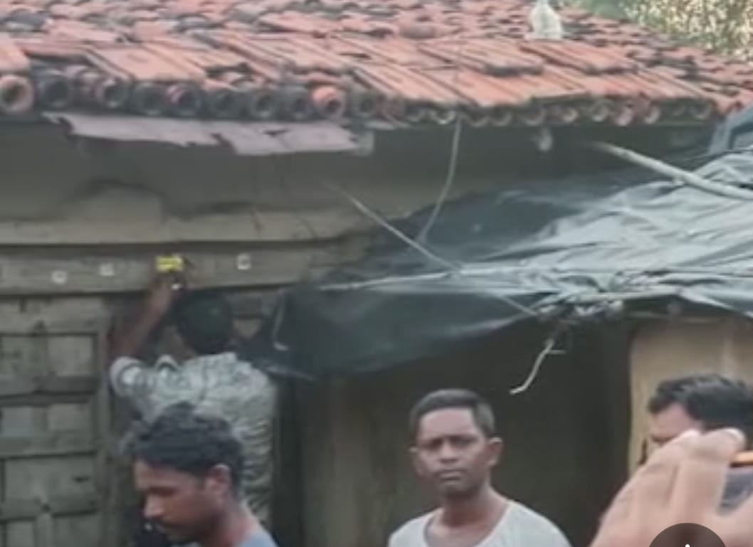 धनबाद में खौफनाक वारदात: पति की हत्या कर लाश को कमरे में गाड़ दी, फिर बना दिया चबूतरा,पढ़िए- कैसे हुआ खुलासा