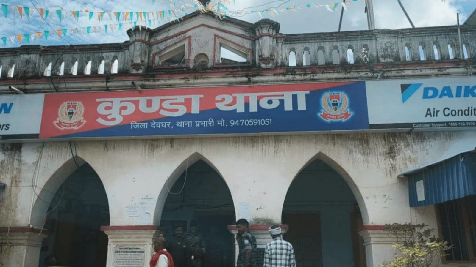 देवघर में राहगीर से लूटपाट करना पड़ा भारी, लोगों ने कर दी जमकर पिटाई, जानिए क्या है पूरा मामला