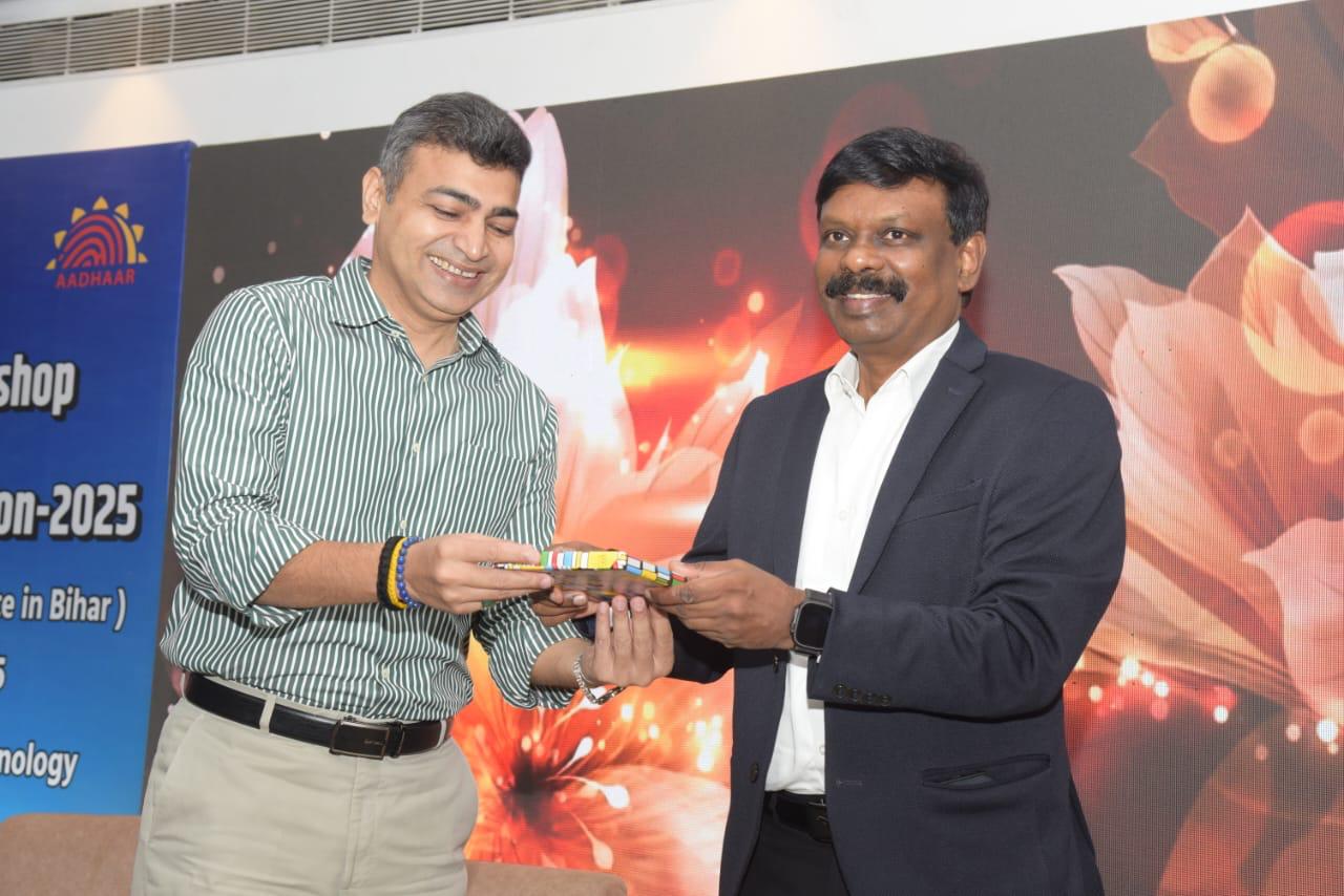 डिजिटल सुशासन के लिए आधार सत्यापन ही सबसे प्रमुख माध्यम : विकास आयुक्त डॉ. एस. सिद्धार्थ