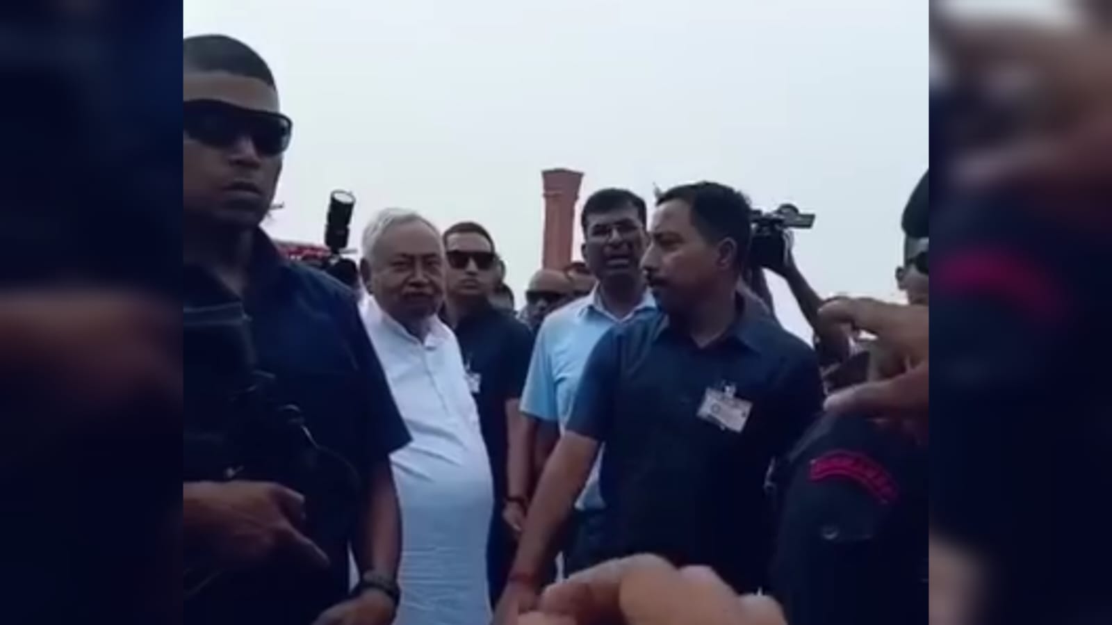 सर सुनिए न... लाइब्रेरियन की बहाली कब निकलेगी ? शिलान्यास कार्यक्रम के दौरान युवाओं ने मुख्यमंत्री से पूछ दिया ये कैसा सवाल ....