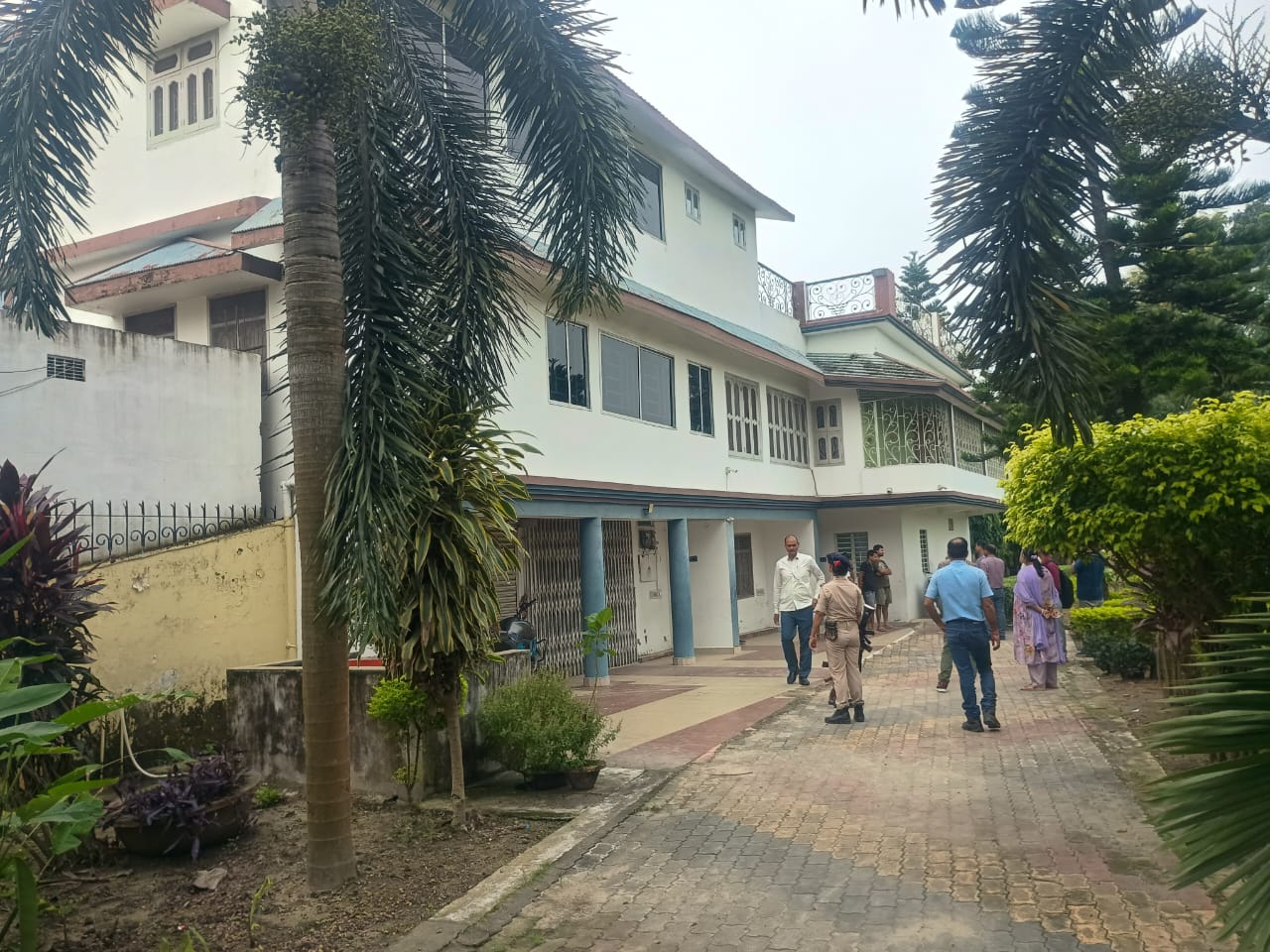 वीरेंद्र नारायण के 3 ठिकानों पर विशेष निगरानी इकाई की बड़ी कार्रवाई, आय से अधिक संपत्ति से जुड़ा है मामला