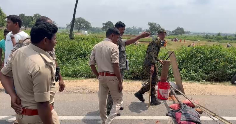 जमीन विवाद को लेकर दो पक्षों में झड़प, सड़क पर जमकर हुआ हंगामा, बाधित रहा यातायात