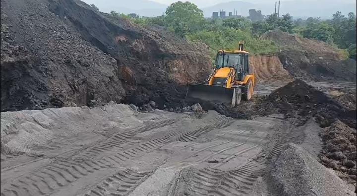 रामगढ़:अवैध कोयला उत्खनन पर रामगढ़ डीसी की बड़ी कार्रवाई, डोजरिंग कर कारखाने में भरा गया ऐस