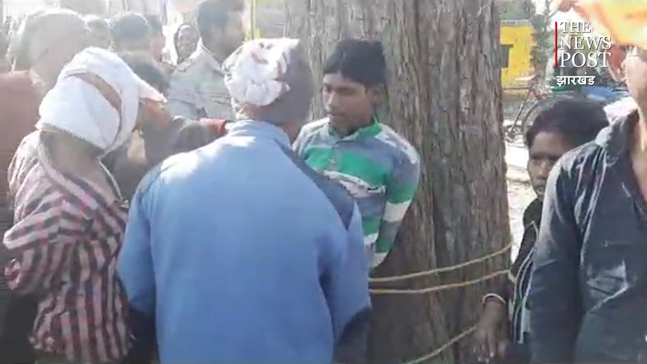 सब्जी चोरी के आरोप में नाबालिगों की पेड़ से बांधकर पिटाई, स्थानियों ने किया घटना का विरोध