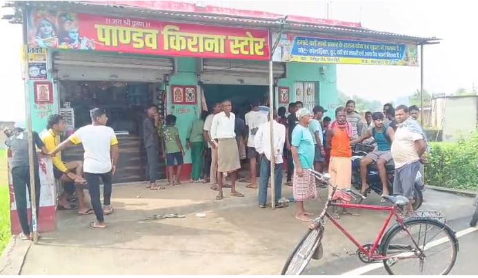 चोरों ने किराना दुकान में किया हाथ साफ, नगदी सहित खाने-पीने और कॉस्मेटिक सामान चुराकर हुए फरार