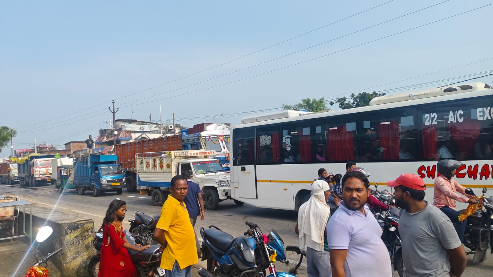 राशन घोटाले के खिलाफ लाभुकों का फूटा गुस्सा, विरोध में लोगोंं ने रामगढ़-बोकारो NH-23 किया जाम