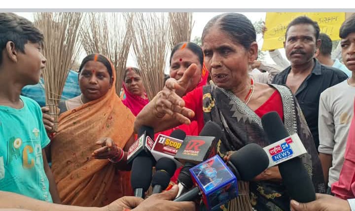 धनबाद में कोयले का अवैध उत्खनन : बस्ती धंसने का डर ऐसा कि अब सड़क पर  शुरू हुआ विरोध का सिलसिला !