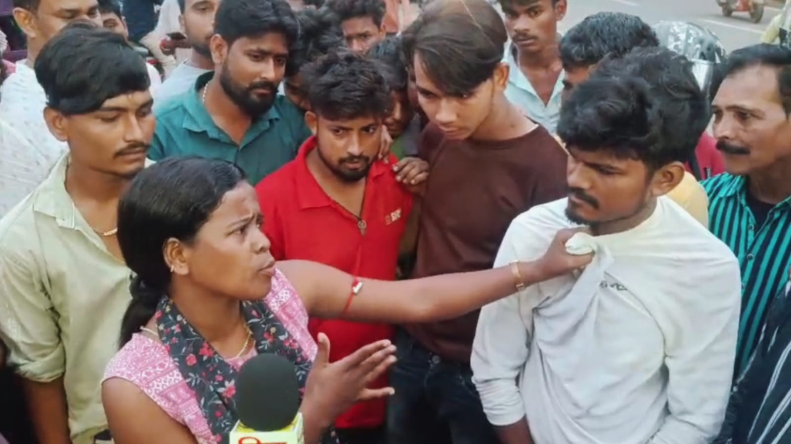 भाई का मोबाइल चुराया तो बहन बन गई दुर्गा, आरोपी को ऐसे सिखाई सबक