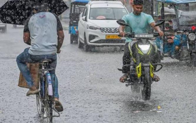 Weather Alert: आज पूरे झारखंड में तबाही मचा सकती है बारिश,इन जिलों के लोगों को सावधान रहने की हिदायत