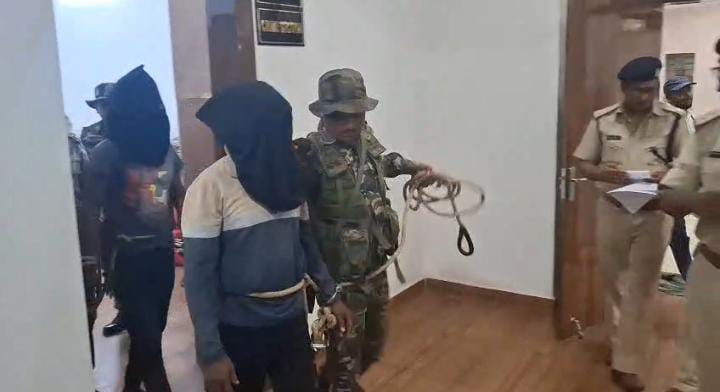 पाकुड़ पुलिस ने कुख्यात अपराधी मंजीत मुर्मू को किया गिरफ़्तार, नकदी-हथियार बरामद