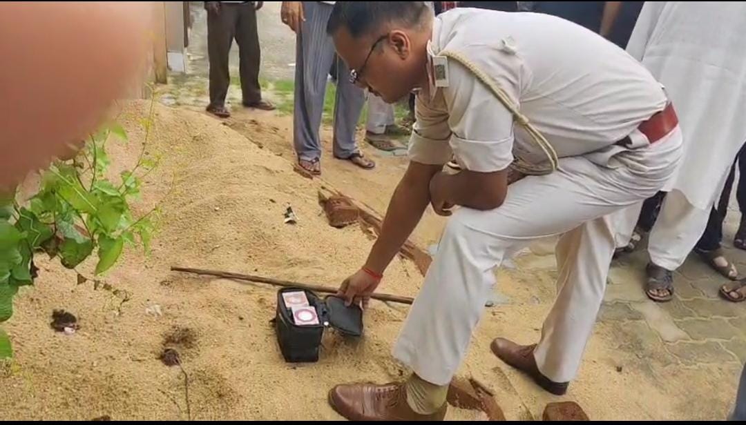 मधुपुर में क्या हो रहा ....पहले बैंक डकैती अब लावारिस बैग में बम होने की सूचना, एक बार फिर भय के माहौल में लोग