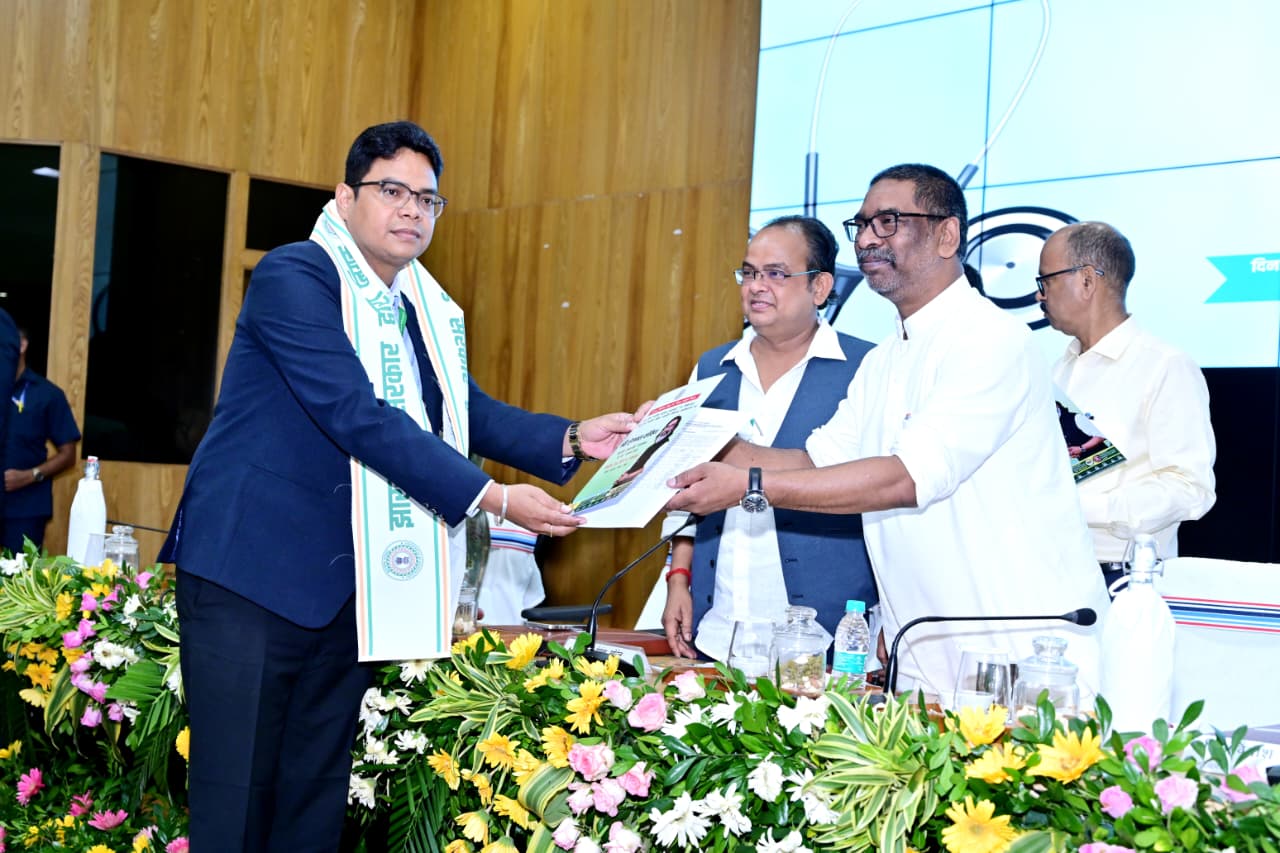 मुख्यमंत्री हेमंत सोरेन ने डॉक्टरों को दुर्गा पूजा पर दिया बड़ा तोहफा, 160 चिकित्सकों को सौंपा नियुक्ति पत्र