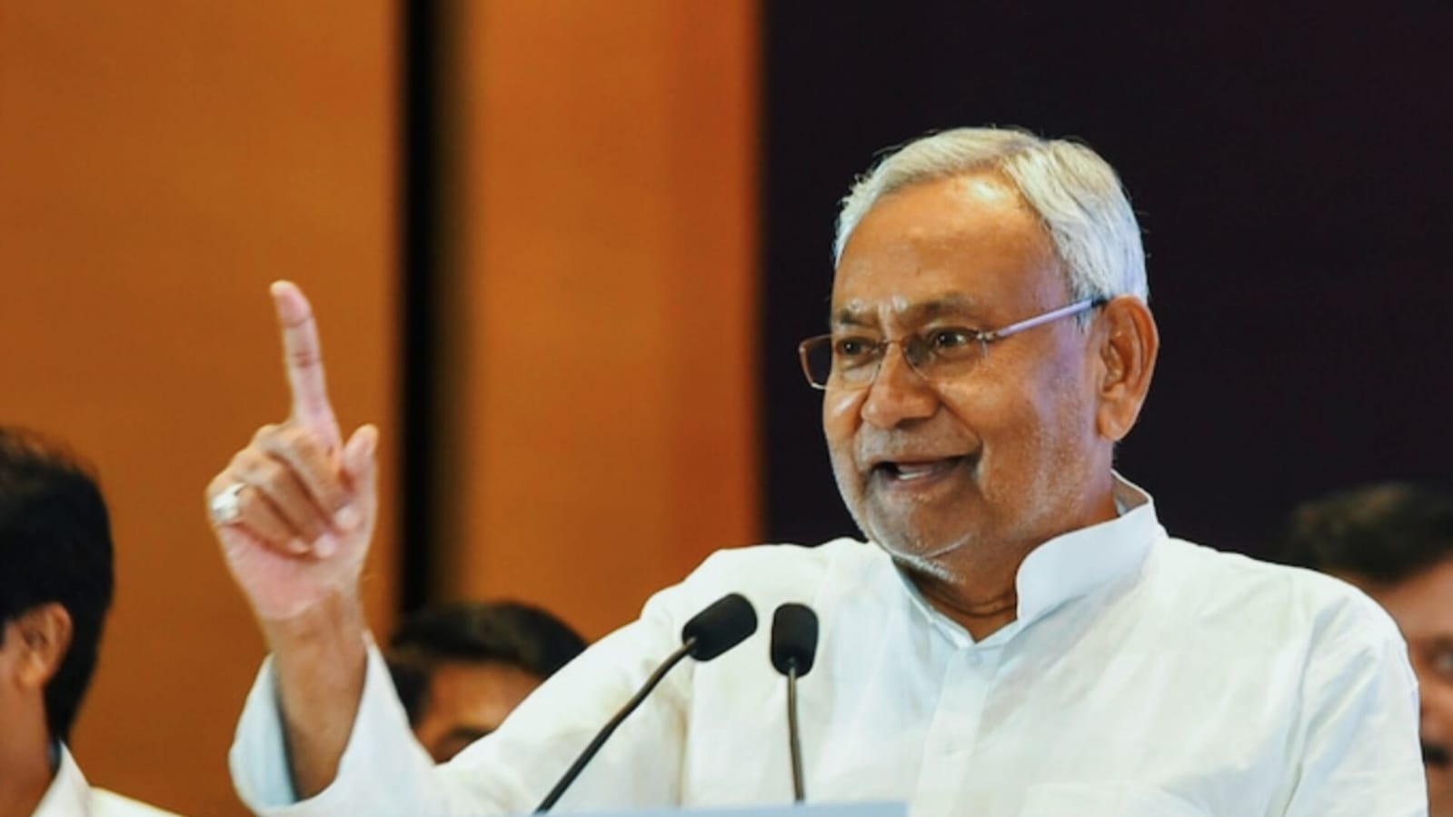 "रफ्तार पकड़ चुका बिहार" अभियान का हुआ आगाज़, उप मुख्यमंत्री सम्राट चौधरी ने एलईडी प्रचार वाहन को दिखाई हरी झंडी