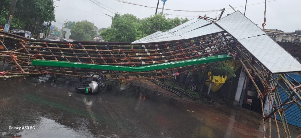 धनबाद में बारिश का कहर : पूजा आयोजकों के उत्साह पर कैसे पड़ा सौ घड़ा पानी ,पढ़िए विस्तार से