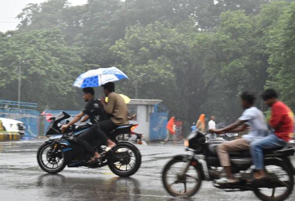 Jamshedpur Weather: आज भी दुर्गा पूजा के मेले में खलल डाल सकता है मौसम, कोल्हान के इन जिलों के लोग रहें सावधान 
