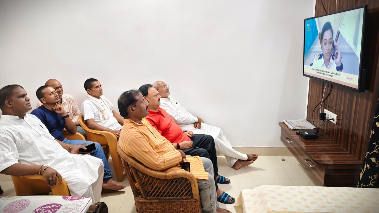 हुसैनाबाद के भाजपा नेताओं ने सुनी पीएम मोदी के मन की बात