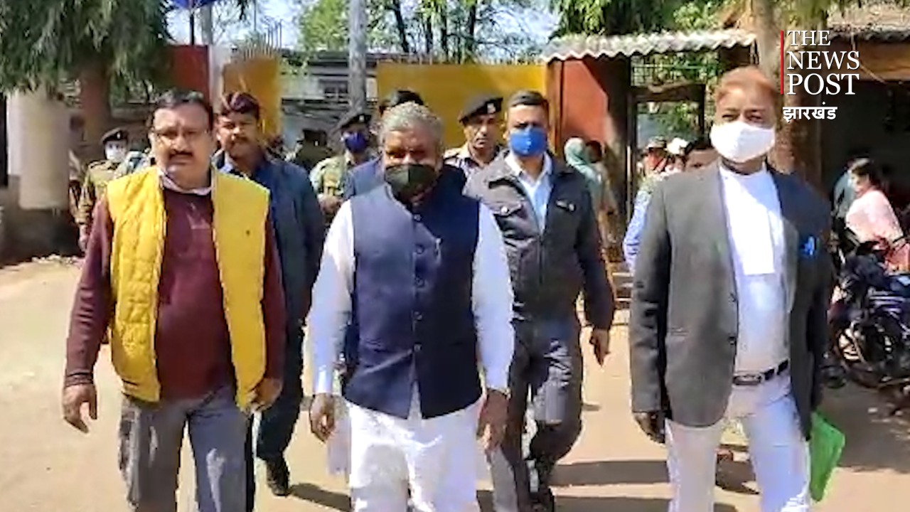 चुनावी आदर्श आचार संहिता उल्लंघन मामला : दुमका कोर्ट में सशरीर उपस्थित हुए बाबूलाल मरांडी