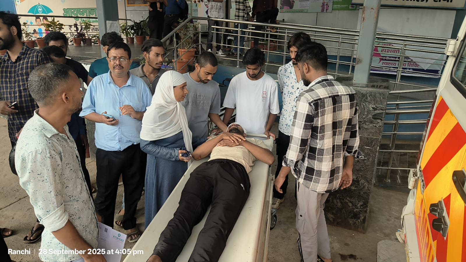 मरीज के परिजन ने डॉक्टर के साथ किया दुर्व्यवहार, नाराज अस्पताल कर्मियों ने किया काम बंद