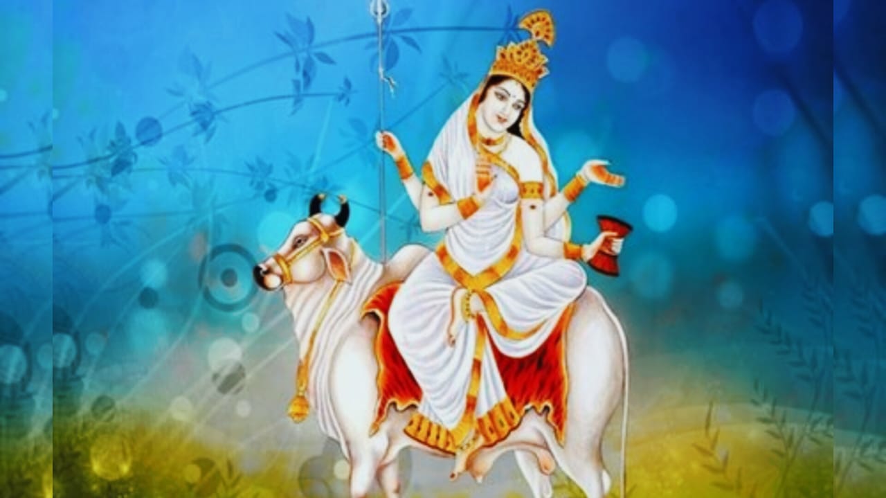 कल होगी महाष्टमी की पूजा, जानिए माता महागौरी का महामंत्र और दीपक जलाने का सही मुहूर्त