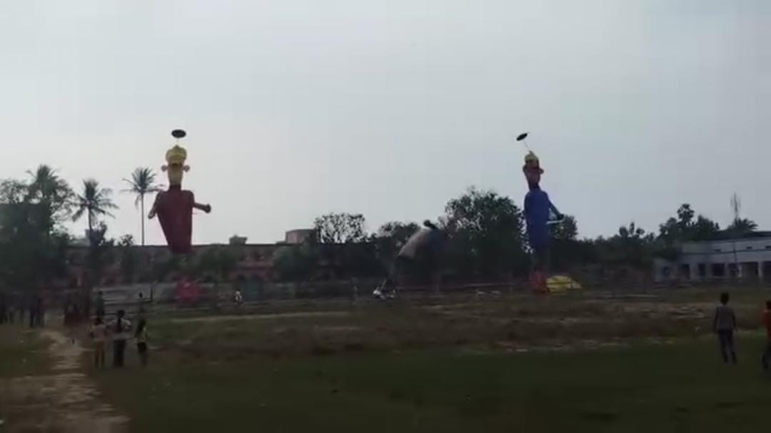 ये लीजिये! रावण वध से पहले ही धड़ाम से गिर गया रावण, मच गया हड़कंप, देखिए Video