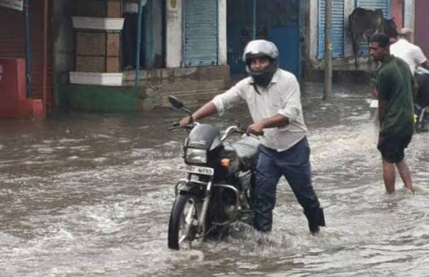 Weather Alert:अगले 4 दिन तक झारखंड में होगी लगातार बारिश, इन 12 जिलों में लोग आज रहें सावधान, पढ़े IMD का अपडेट