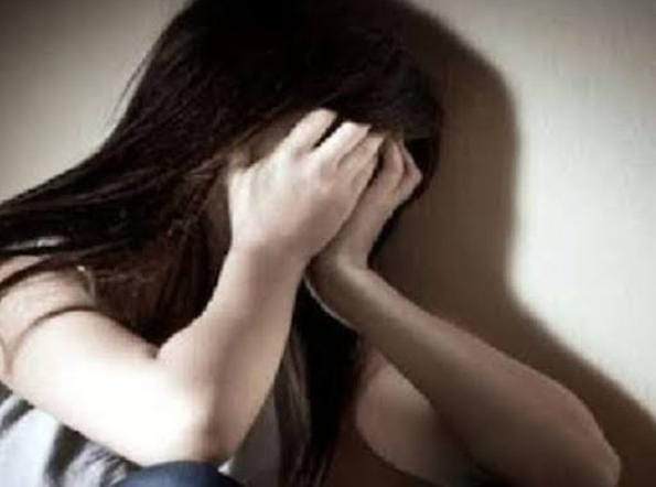 मनचले ने 10 साल की नाबालिग की मांग में भरा सिन्दूर,फिर जबरन पकड़ कर ले जाने लगा घर, पढ़ें आगे क्या हुआ 