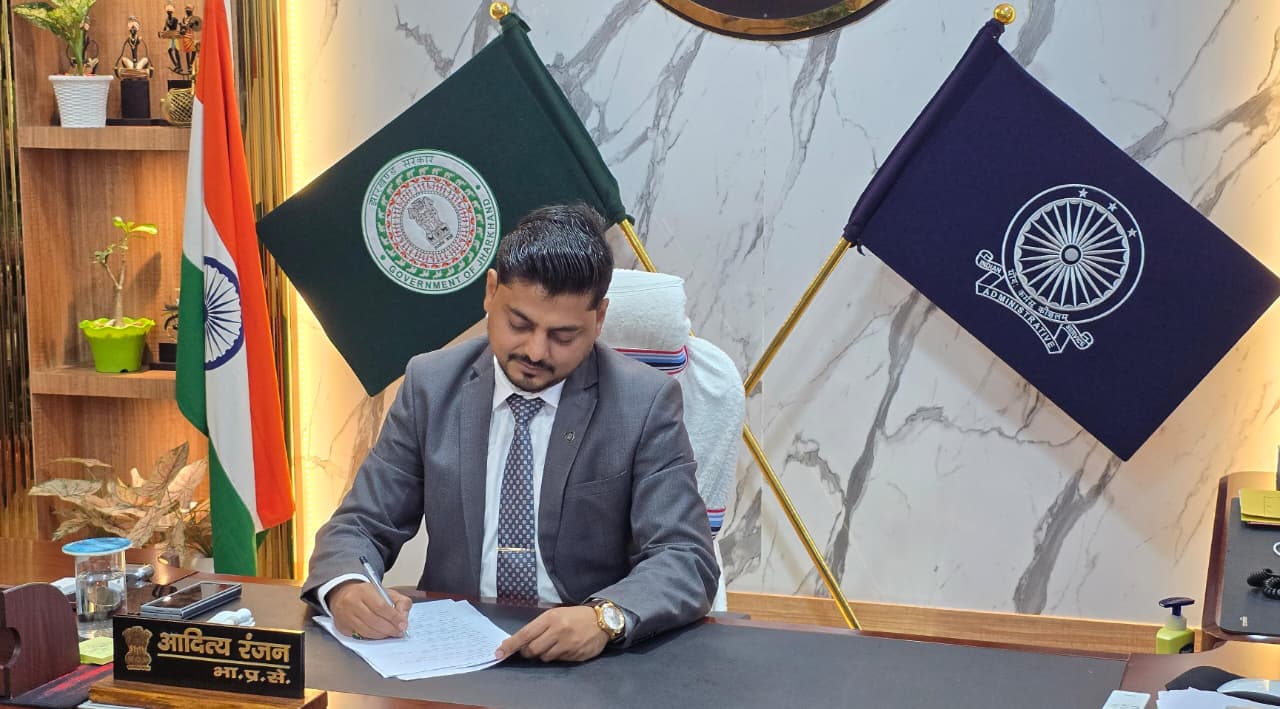 मुख्यमंत्री स्वास्थ्य सहायता योजना: धनबाद जिले में 166 लाभुकों को मिली राशि,आप भी ले सकते है लाभ,बशर्ते करना होगा यह सब काम