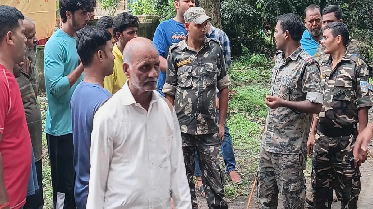 झरिया में बवाल:बस्ताकोला टीओपी पहुंच उपद्रवियों ने सिपाही को पीटा, भारी संख्या में पहुंची पुलिस तब पाया काबू