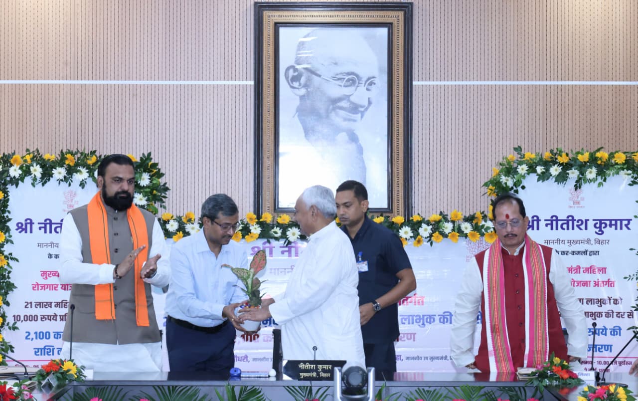 बिहार के 21 लाख महिलाओं के खातों में भेजी गयी 10 हजार की राशि, सीएम नीतीश ने कहा-महिलाओं को आत्मनिर्भर बनाना है उद्देश्य