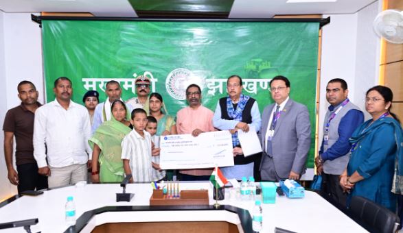 पलामू में नक्सल ऑपरेशन के दौरान शहीद हुए जवानों के परिजनों को मिला 2 करोड़ का मुआवजा