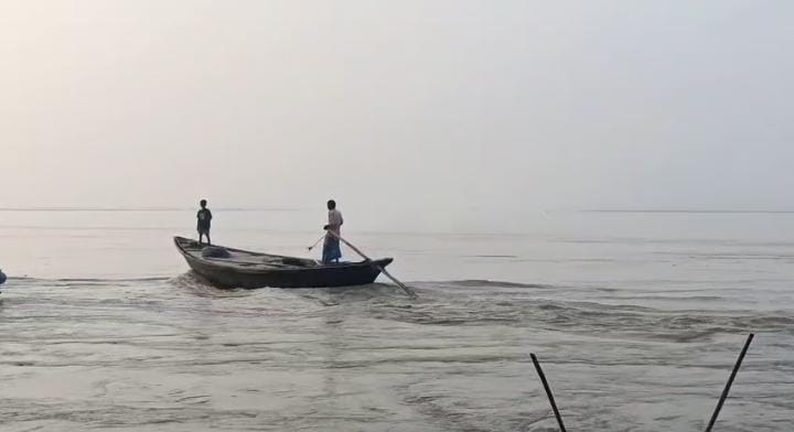 गंगा नदी का जलस्तर बढ़ने से साहिबगंज के लोग परेशान, प्रशासन से कर रहे है ये मांग