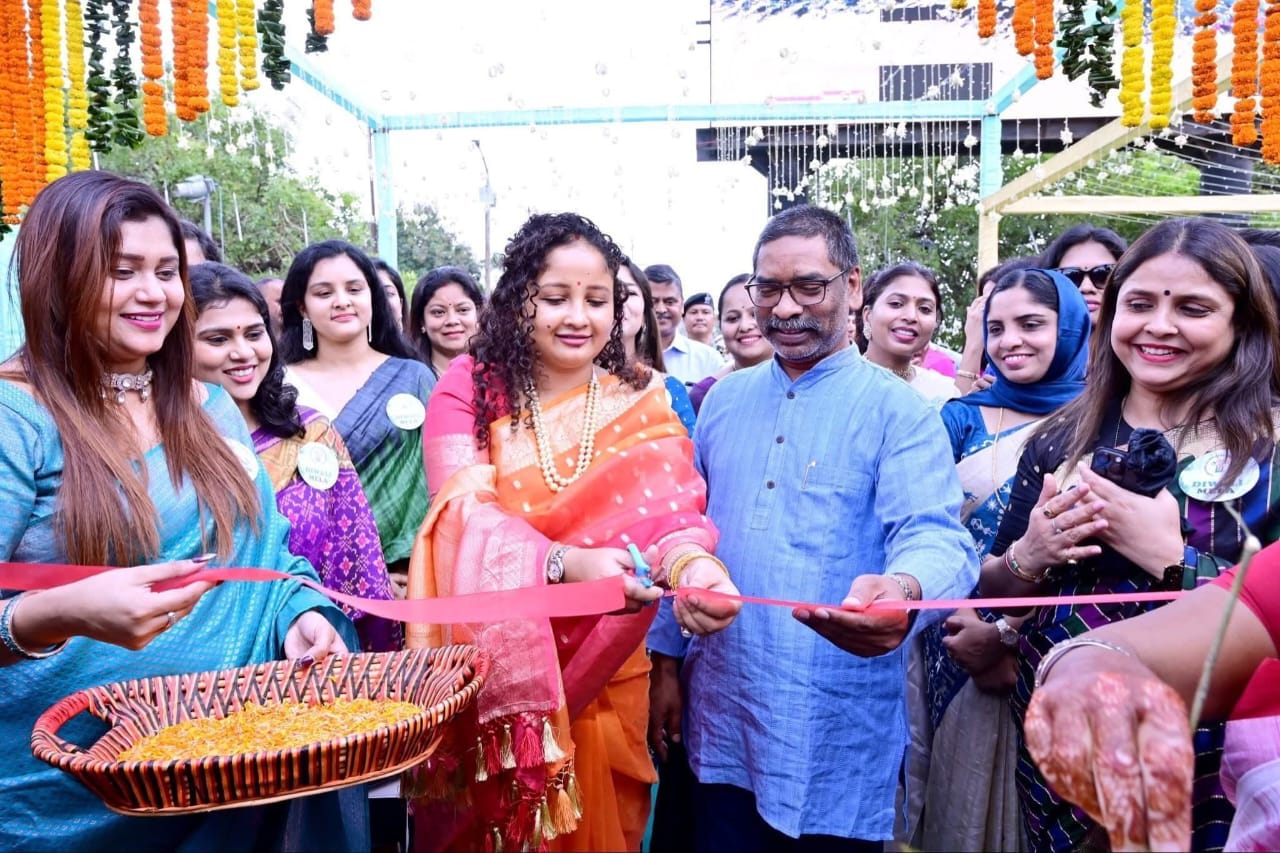 पांच दिवसीय झारखंड आईएएस ऑफिसर्स वाइव्स एसोसिएशन (जेसोवा) दिवाली मेले का मुख्यमंत्री हेमंत सोरेन ने किया उद्घाटन