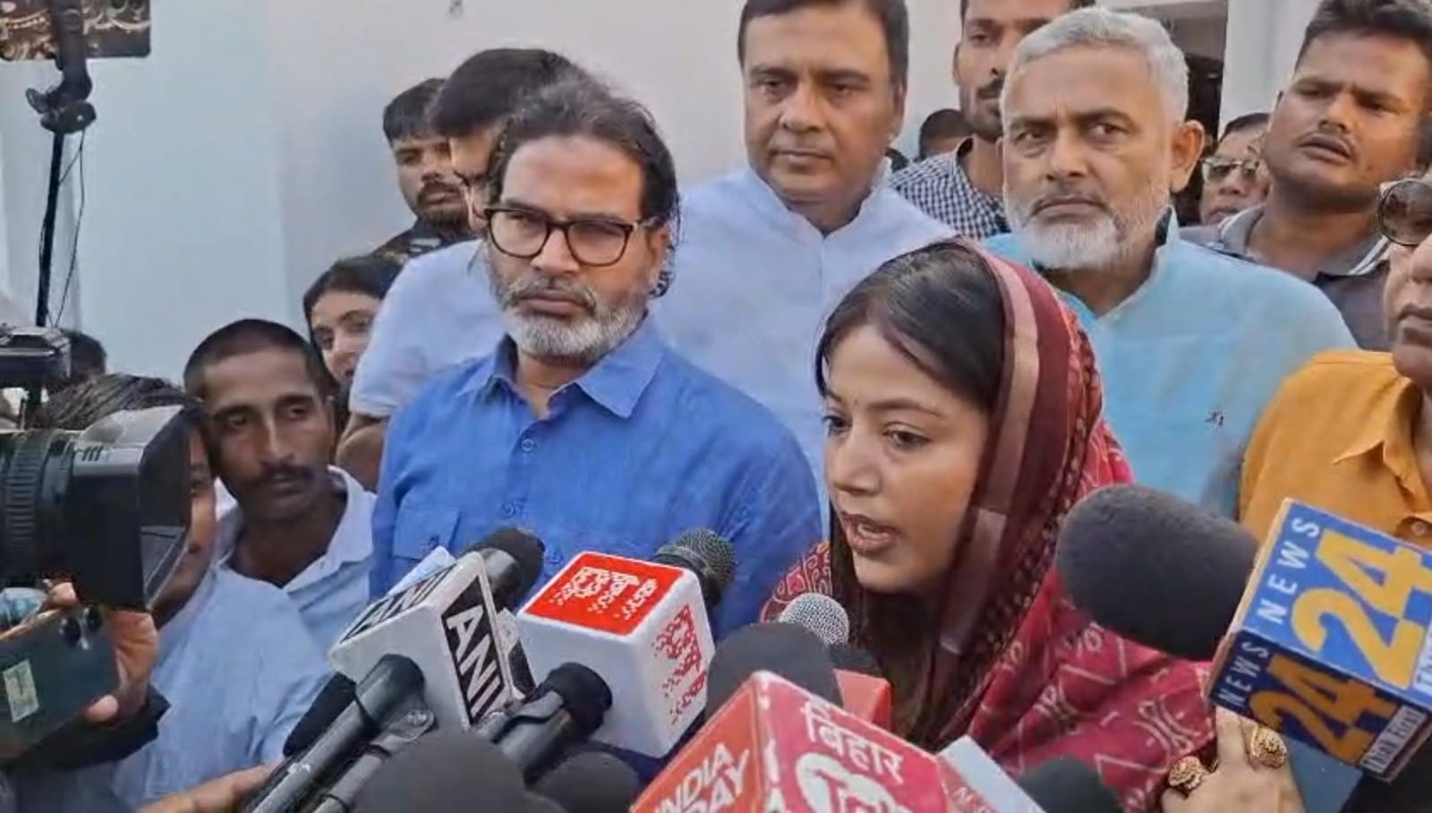 प्रशांत किशोर से मुलाकात के बाद पवन सिंह की पत्नी ज्योति सिंह का बड़ा बयान, कहा-“चुनाव लड़ने का कोई इरादा नहीं”