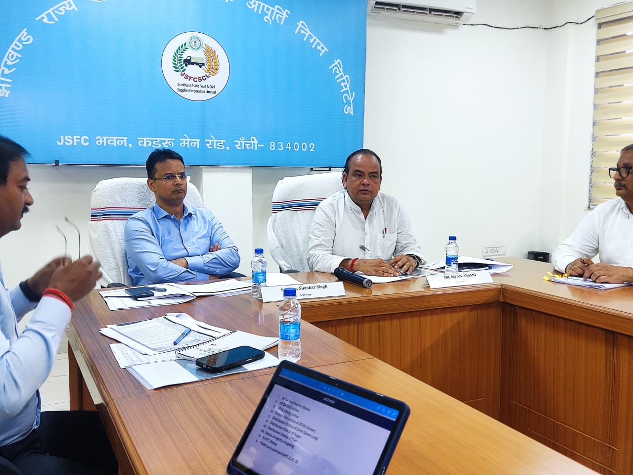 दिवाली से पहले हर गरीब परिवार को चीनी, दाल और धोती-साड़ी देने का आदेश,  लेकिन रद्द किए  गए 6,12,489 कार्ड