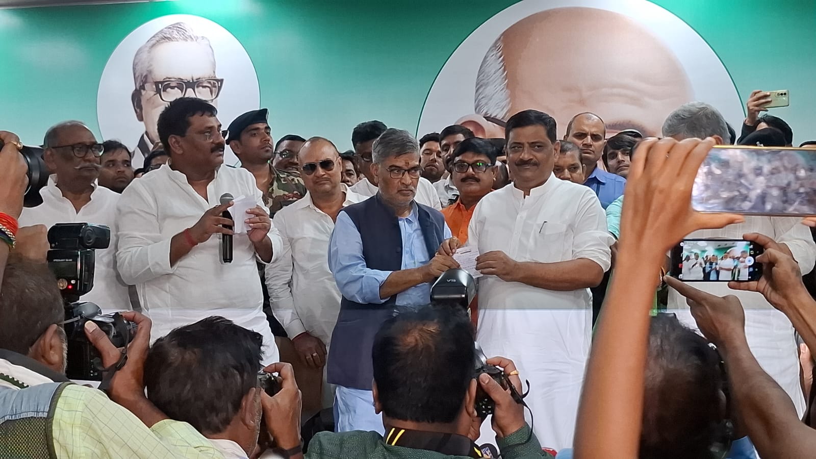 चुनाव से पहले खत्म लगे गीले सिकवे,नेताओं का घर वापसी का सिलसिला जारी,अब EX एमपी जदयू में हुए शामिल