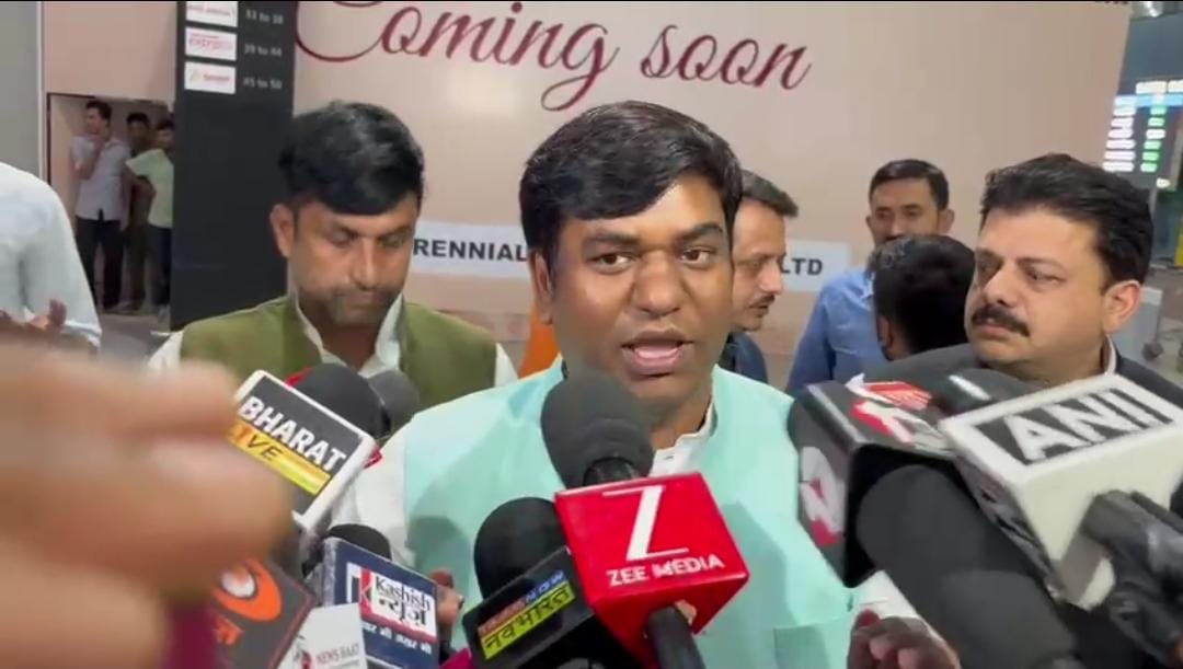 मुकेश सहनी हुए दिल्ली रवाना, बोले-महागठबंधन थोड़ा  बीमार है, वहां सारे डॉक्टर हैं, वहीं होगा सही इलाज