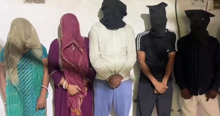 मायके की गरीबी दूर करने के लिए महिला ने रच डाली बेटे के अपहरण की साजिश, पति से कर डाली फ़िरौती की मांग, पढॉें फिर क्या हुआ?