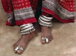 सोने-चांदी के रेट आसमान पर, महंगी चांदी के लिए दरिंदों ने बुजुर्ग का पैर काटा, अपाहिज हो गई बेचारी