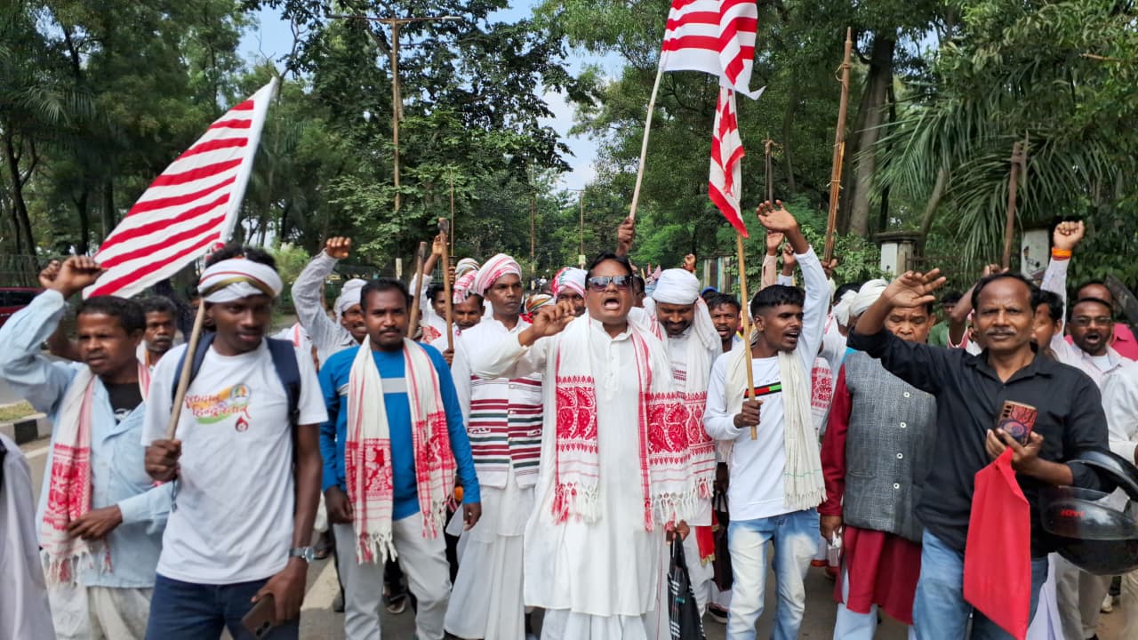 कुड़मी के खिलाफ अब बड़े आंदोलन की तैयारी,राज्य और केंद्र सरकार को आदिवासियों ने दी चेतावनी,कंट्रोल करना हो जाएगा मुश्किल   