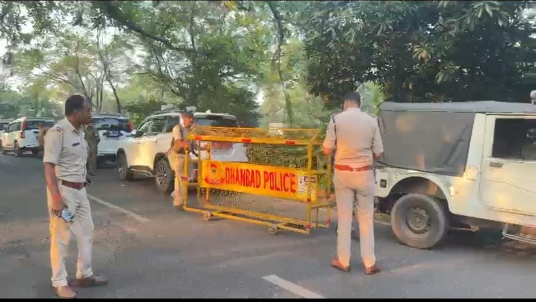 धनबाद में पुलिस और अपराधियों के बीच मुठभेड़, एक कुख्यात घायल