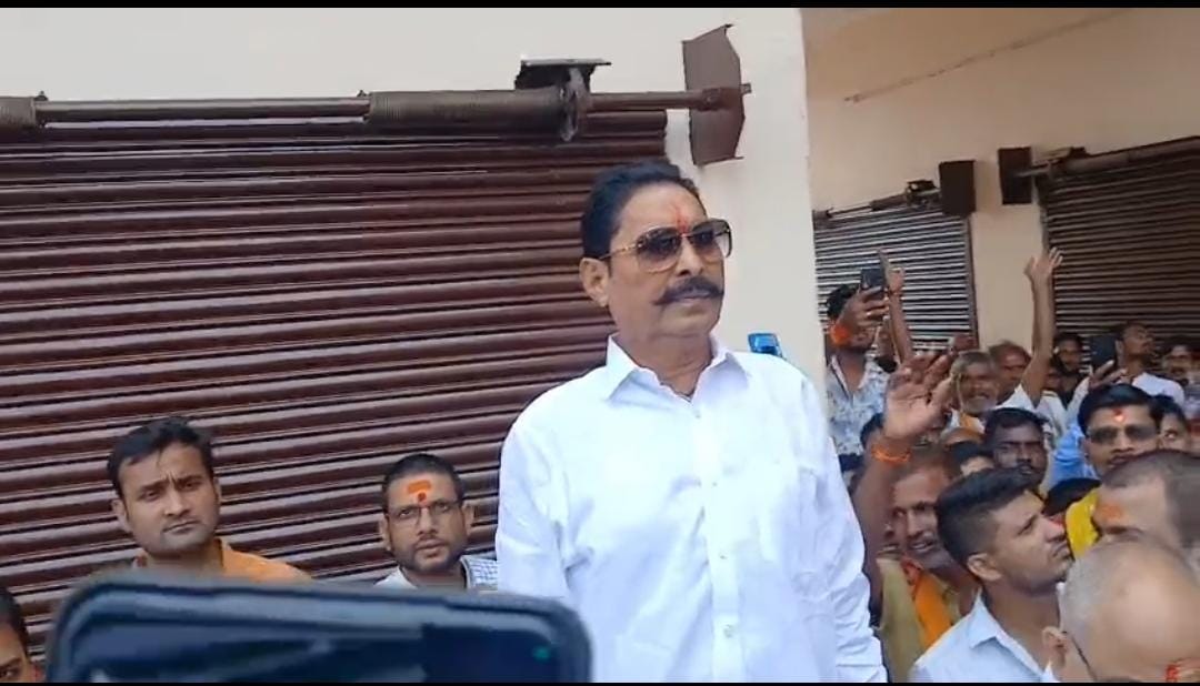 Bihar Election: नामांकन के बाद अनंत सिंह ने किया भव्य रोड शो, कार्यकर्ताओं के लिए महाभोज का आयोजन 