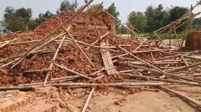 गढ़वा में ईंट भट्ठे पर बन रही चिमनी अचानक हुआ धरासाई, एक की मौत, 4 लोग घायल