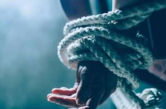 बाप रे! पहले किया अगवा फिर पिलास से नोचा सिर और कांख का बाल, इसके बाद पार कर दी हैवानियत की सारी हद पार