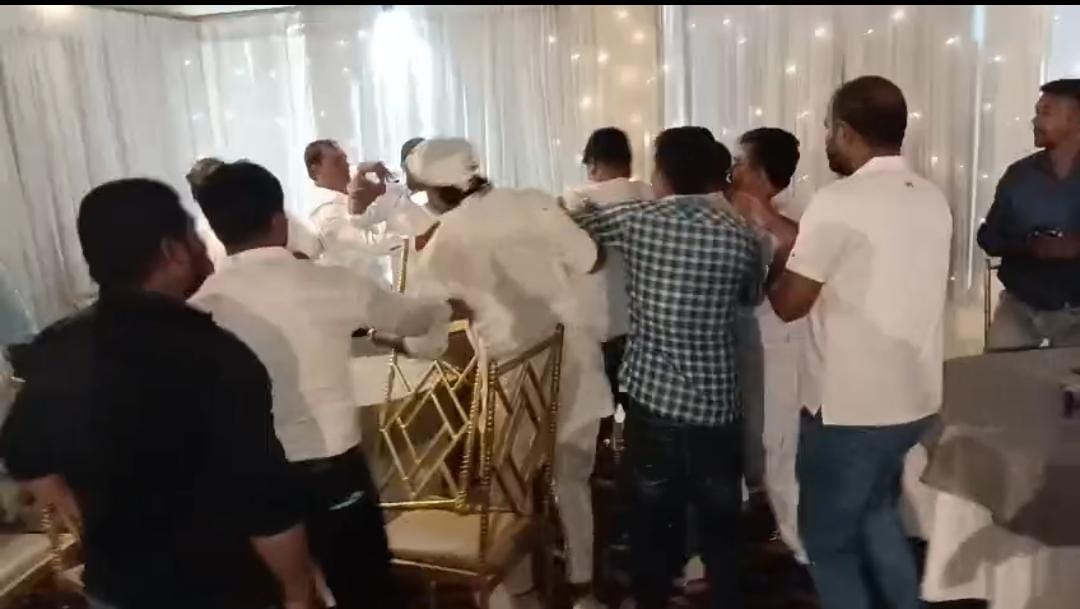 प्रेस कॉन्फ्रेंस हुआ रद्द तो मुकेश सहनी की पार्टी के कार्यकर्ताओं के बीच जमकर हुई मारपीट, देखिए Video