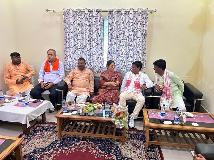 धनबाद सांसद ढुल्लू महतो भारी पड़ेंगे कि कोडरमा सांसद सुविधा छिनने में सफल होंगी, वंदे भारत का फेरा क्यों बनेगा तराजू, पढ़िए !