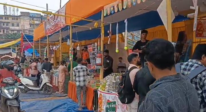 लौहनगरी में दिख रही है दीपावली की धूम, पटाखों से सजा बाजार, इको फ्रैण्डली पटाखों की बिक्री ज्यादा